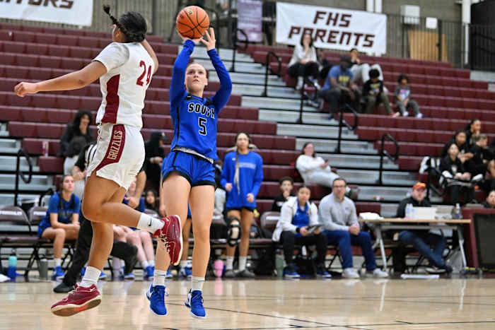 a South Medford Mission Hills girls basketball Oregon POA Holiday Classic December 30 2023 Leon Neuschwander 20